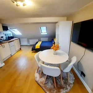 Alross Flat / Private Bathroom Appartement